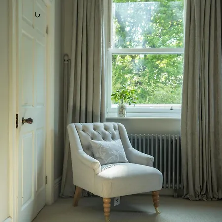 Bed and Breakfast Outwood House