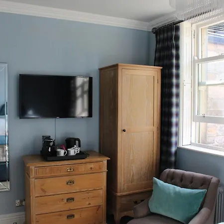 Outwood House Bed and Breakfast 4*