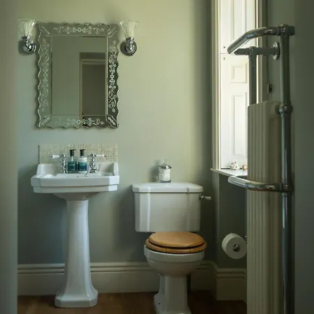 Outwood House Bed & Breakfast