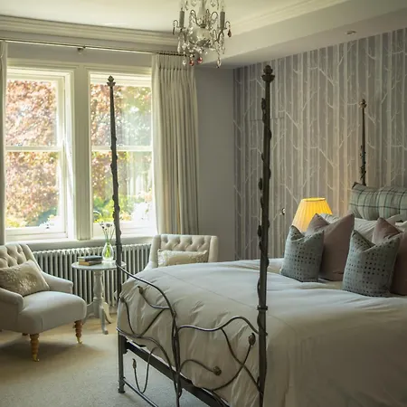 Outwood House 4*