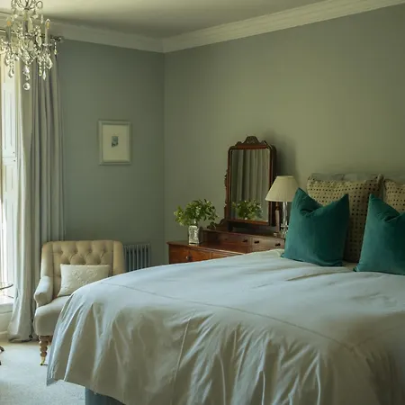 Outwood House 4* Leeds (West Yorkshire)