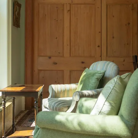 Outwood House 4*