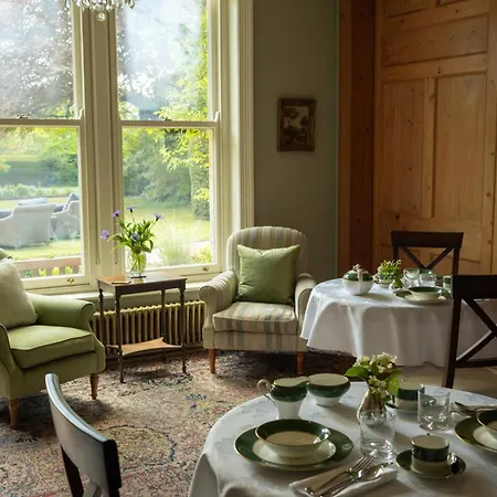 Outwood House Bed & Breakfast 4*