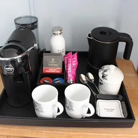 Bed & Breakfast Outwood House 4*