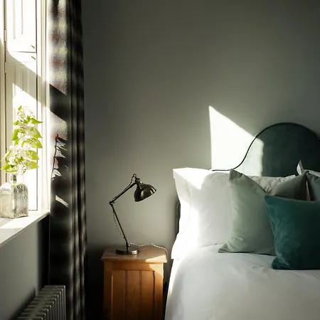 Outwood House Bed & Breakfast 4*