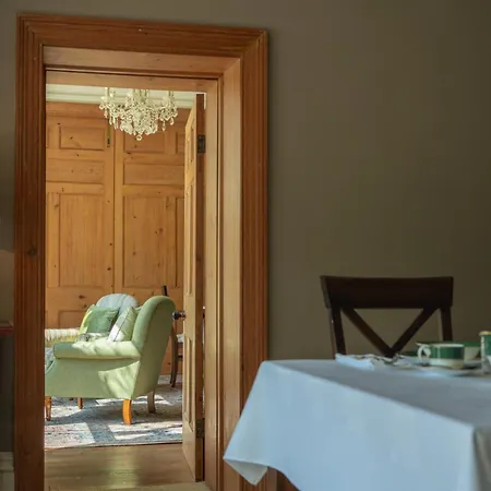 Bed & Breakfast Outwood House 4*