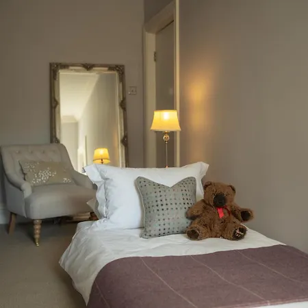 Outwood House 4* Leeds (West Yorkshire)