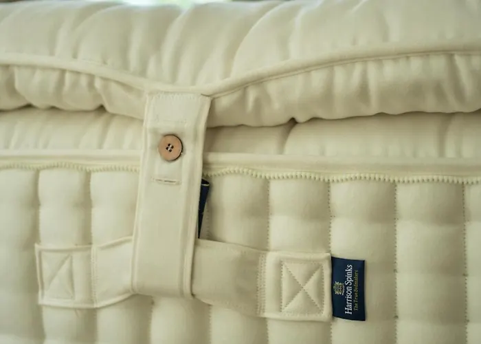 Outwood House 4* Leeds (West Yorkshire)